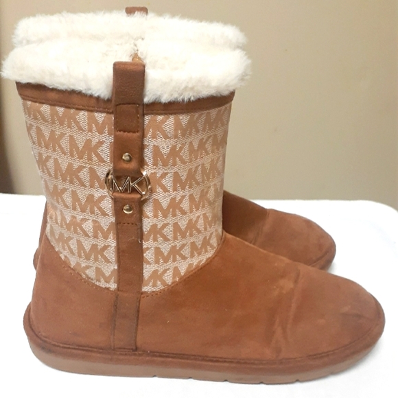 Michael Kors Winter Monogrammed Boots- Sz 5 - Picture 1 of 6